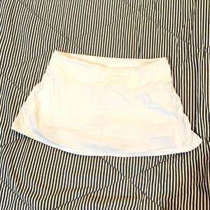 Gently used size 6 white lululemon pace skirt